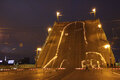 Граффити группы "Война" на Литейном мосту. Фото: plucer.livejournal.com
