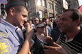 Акция 31 июля на Триумфальной. Виктор Шендерович утверждает, что действия властей смешнее его скетчей. Фото Евгении Михеевой/Грани.Ру