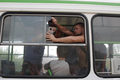 Сотрудники милиции не позволяли задержанным открывать окна в автобусе. Фото Л.Барковой