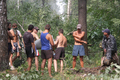 На месте защитников Химкинского леса встретила группа неизвестных молодых людей. Фото Л.Барковой