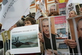 Май 2005 г. Манифестации перед зданием Мещанского суда. Начало первого процесса над Ходорковским и Лебедевым. Фото Дмитрия Борко