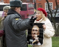 2006г. Портреты Ходорковского становятся непременным атрибутом любого оппозиционного митинга, но часто не приветствуются милицией. Фото Дмитрия Борко