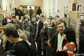 Массовое голосование работников Крестовского рынка на московском участке 77. Фото Вероники Максимюк