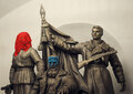 Балаклаваград: памятник партизанам на станции метро "Белорусская". Фото Ники Максимюк