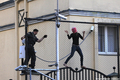 Приговор по делу Pussy Riot. Активистка Татьяна Романова на заборе посольства Турции