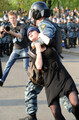 Задержание Александры Духаниной 6 мая на Болотной. Фото: Илья Питалев/РИА "Новости"