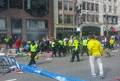 Полиция на месте взрыва. Фото из твиттера спортивного комментатора The Boston Globe Стивена Сильвы (@stevesilva)