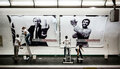 "Репортеры без границ" расклеивают плакаты в парижском метро. Фото: Vincent Bousserez/rsf.org