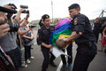 Задержание одиночного ЛГБТ-пикетчика. Фото Ю.Тимофеева/Грани.Ру