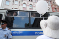 Задержания на Арбате во время прогулки в честь 50-летия Ходорковского. Фото Ники Максимюк/Грани.Ру