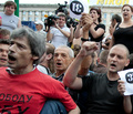 Константин Косякин с Сергеем Удальцовым на Триумфальной, 31 июля 2011. Фото Юрия Тимофеева