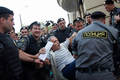 Задержание Гарри Каспарова у Хамовнического суда в день приговора Pussy Riot. Фото Юрия Тимофеева