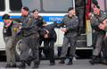 Сотрудники 2-го оперполка "отводят" задержанных к автобусам 6 мая. Фото Евгении Михеевой/Грани.ру
