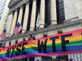 Акция протеста у Нью-Йоркской фондовой биржи. Фото: buzzfeed.com