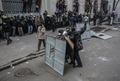 Столкновения на Банковой улице. Фото РИА "Новости"