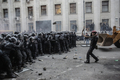 Столкновения на Банковой улице. Фото РИА "Новости"