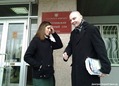 Надежда Толоконникова и Владимир Акименков у дверей Никулинского суда. Фото Дмитрия Борко