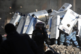Сторонники оппозиции и сотрудники милиции во время столкновений в центре Киева. Фото: Алексей Фурман/РИА Новости
