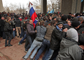 Участники митинга у здания Верховного совета Крыма в Симферополе. Фото: Тарас Литвиненко/РИА Новости
