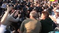 Илья Гущин тянется рукой к полицейскому. Кадр видеозаписи "Nevex TV" из "Болотного дела"