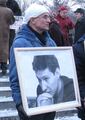 Андрей Миронов с портретом убитого Станислава Маркелова. Фото Андрея Налетова