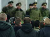Сборный пункт перед отправкой в части: напутствие офицеров. Фото Дм.Борко/Грани.Ру