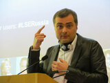 Владислав Сурков выступает в Лондонской школе экономики. Фото Григория Асмолова (http://pustovek.livejournal.com)