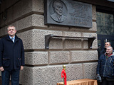 Сергей Капков у дома Леонида Брежнева. Фото Ю.Тимофеева/Грани.Ру