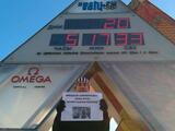 Василий Кузьмин в пикете у "олимпийских часов" на Манежной площади. Фото Грани.Ру