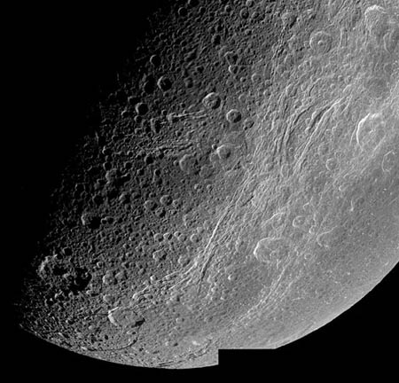 Диона. Фото NASA/JPL/Space Science Institute с сайта saturn.jpl.nasa.gov