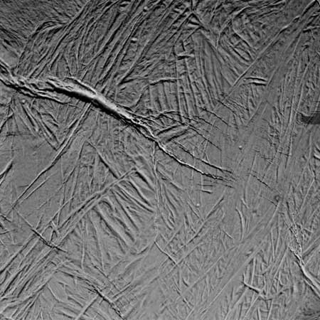 Поверхность спутника Сатурна Энцелада. Фото с сайта saturn.jpl.nasa.gov