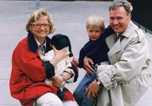 Анна Линд c мужем и сыновьями, 1994 год. Фото АР/Pressens Bild
