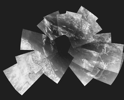 Вид Титана с высоты 10 км. Фото ESA/NASA/JPL/University of Arizona с сайта www.esa.int