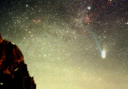Комета Хейла-Боппа. Фото с сайта www.astronet.ru
