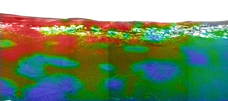 Новая карта минералов, полученная прибором Mini-TES Opportunity с целью изучения концентрации кристаллизованных гематитов. Красные и оранжевые пятна указывают на высокий уровень содержащих железо минералов, в то время как синий и зеленый обозначают низкие уровни. Чтобы легче было сориентироваться, карту минералов наложили на фрагмент панорамы, полученной с помощью PANCAM посадочной площадки. Фото NASA/JPL/Arizona State University/Cornell с сайта marsrovers.jpl.nasa.gov. Ссылка на изображение большего размера - под картинкой