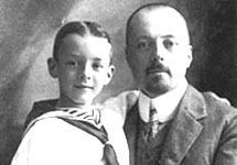 Владимир Набоков с отцом, 1906г. Фото с сайта www.magazines.russ.ru